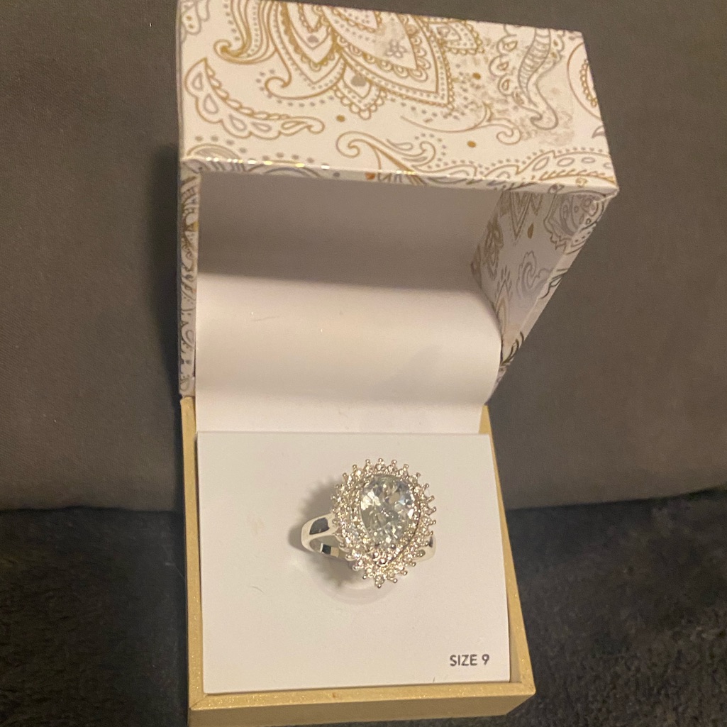 New Gorgeous Silver Cz Pear Ring Size 9 15$